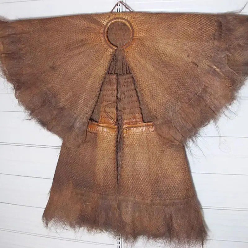 You can wear large coats, handmade bamboo hats, rainproof and nostalgic ancient raincoats, farmhouse pendants