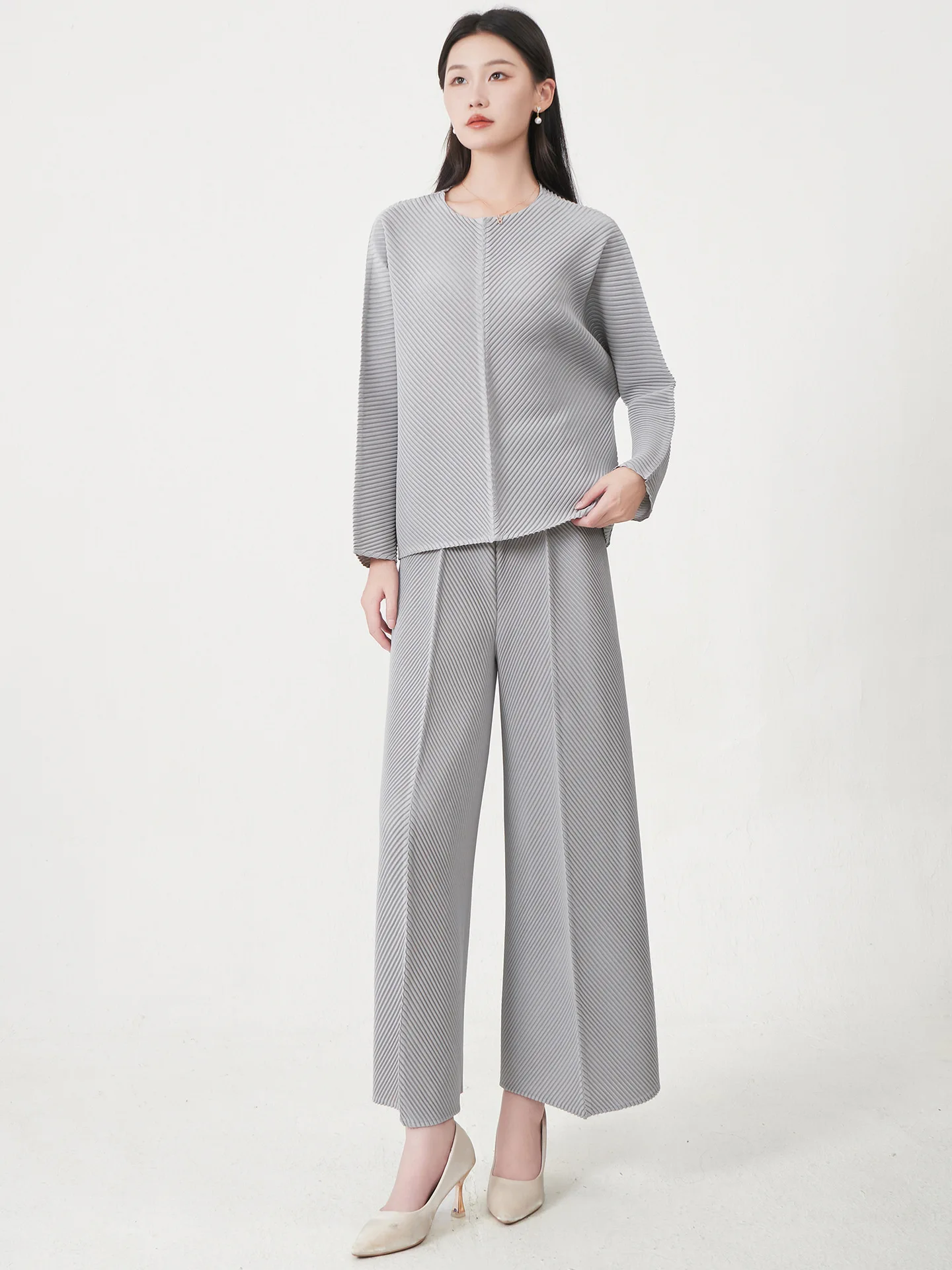 

Miyake плиссированные модные костюмные брюки женские свободные брюки с круглым вырезом и длинными рукавами широкие брюки прямые брюки для поездок на работу комплект из двух предметов