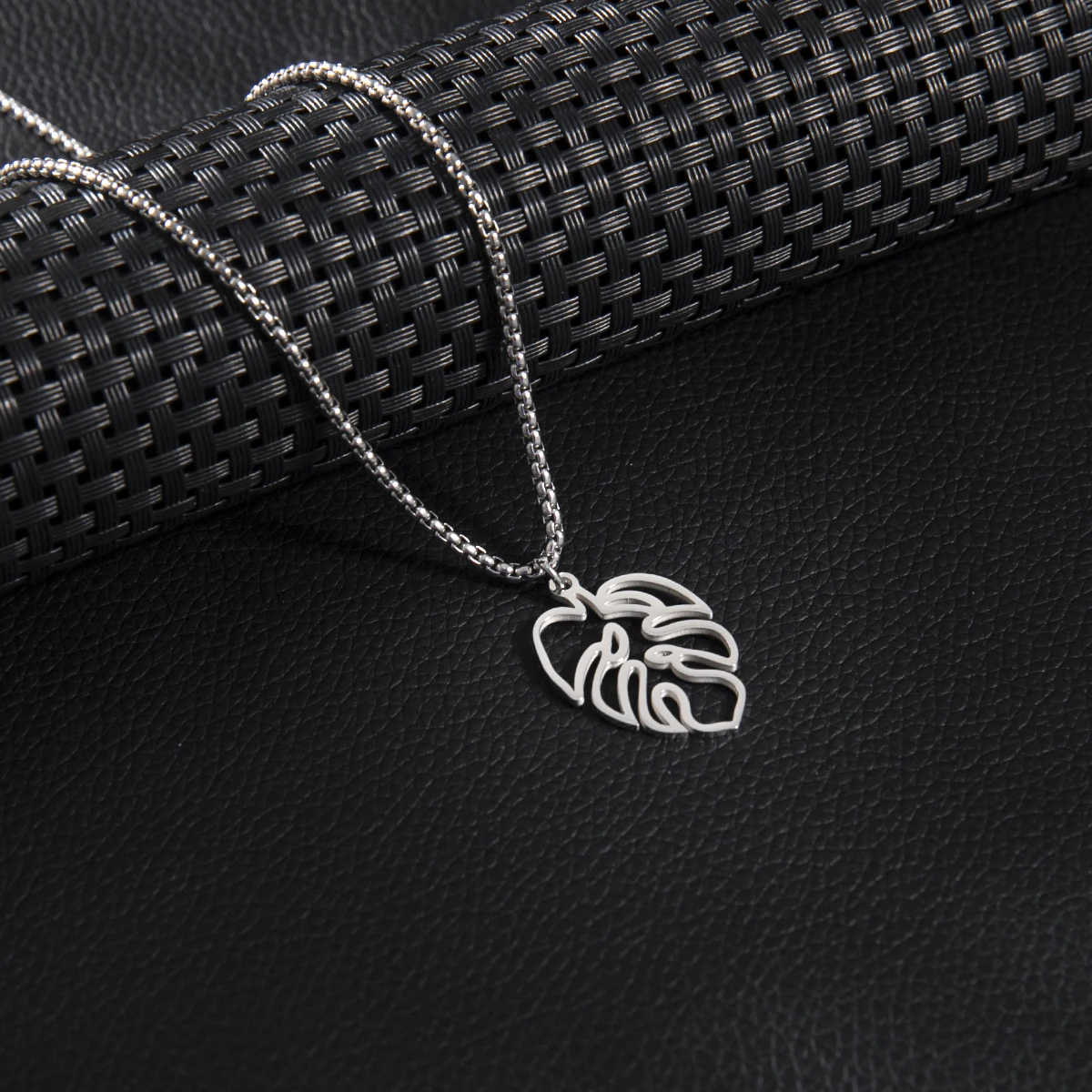 Monstera Leaves Pendant Stainless Steel Vintage Choker Necklace For Women Clavicle Chain Cool Charms Necklaces Cadenas Mujer