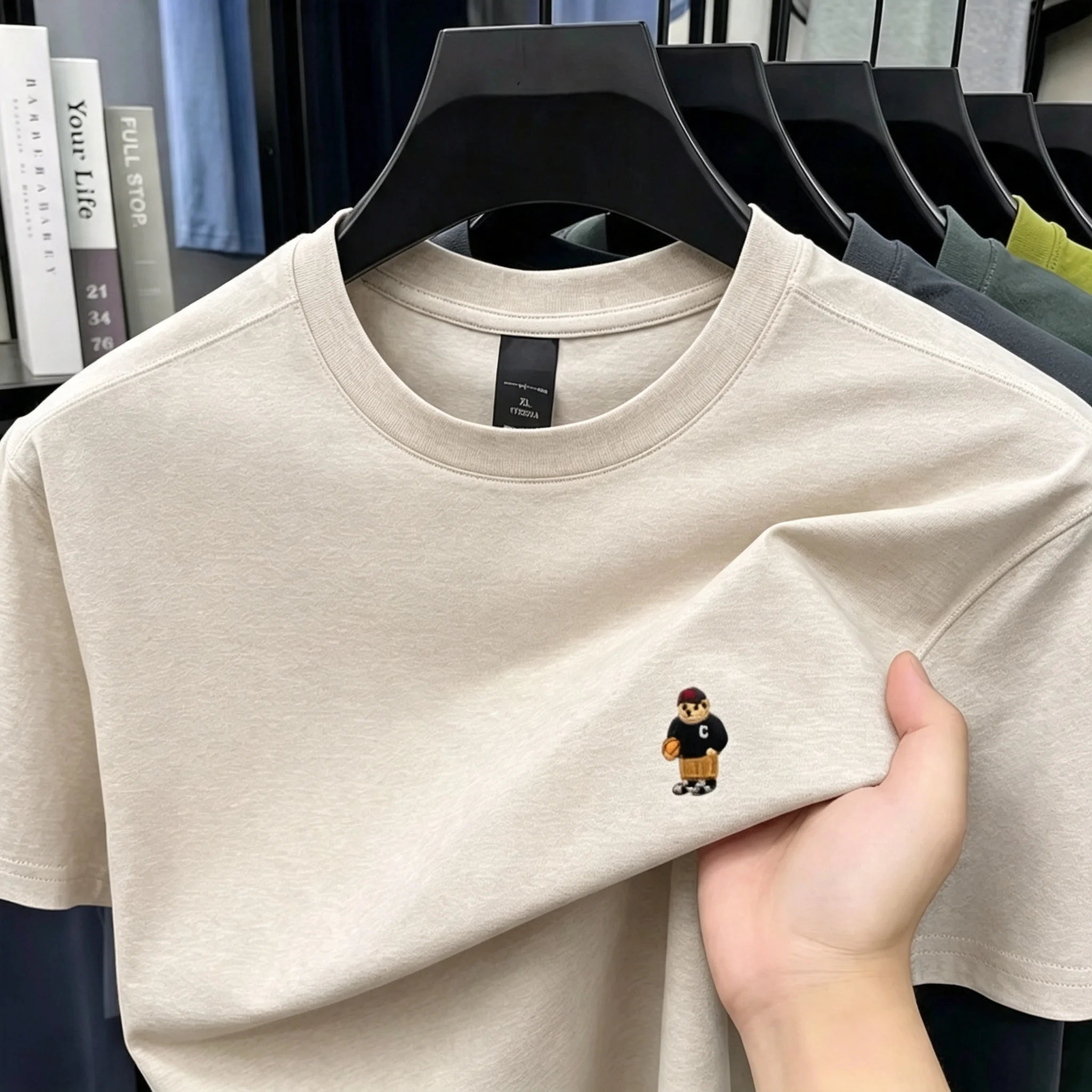 2026 Herren-T-Shirt mit Rundhalsausschnitt und kurzen Ärmeln, niedliche Basketballspieler-Mini-Stickerei, weiches, atmungsaktives, lässiges Sommer-Basic-Top – Detail 9