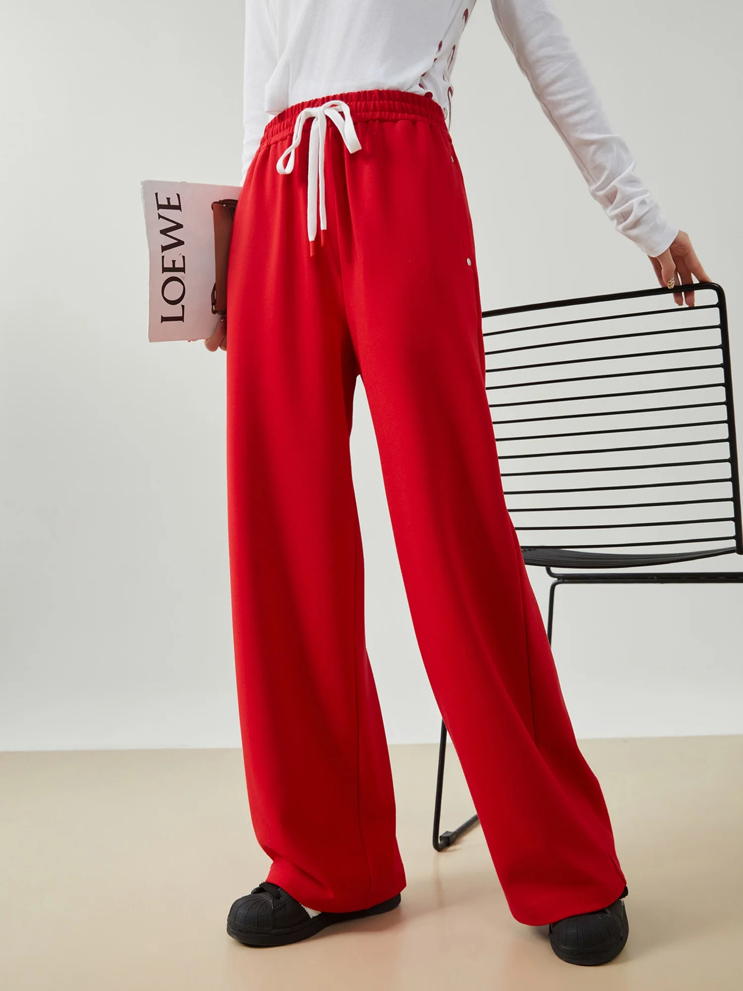 

Красные женские спортивные брюки с эластичным поясом, новинка весны 2026, модные широкие брюки с 3D-силуэтом и драпировкой