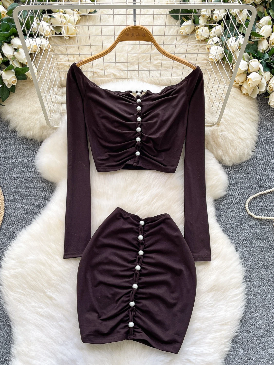 

Женский костюм с юбкой Foamlina, однотонный укороченный топ с разрезом на шее, длинными рукавами и рюшами, мини-юбка-карандаш, комплект из 2 предметов