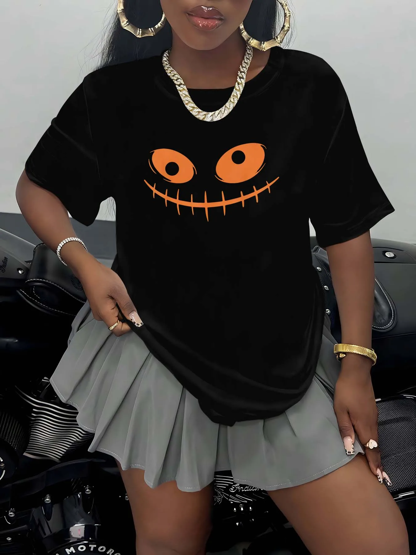 

Plus Size Fashion Item With Eye - Catching Halloween Pumpkin Facial Motif Blending Fun And Stylish Elements For Seasonal Outfits