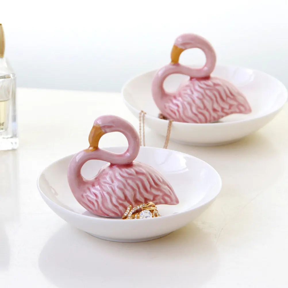 

Керамическая тарелка-фламинго для украшений: подставка для серег, ожерелий, браслетов, колец, линз, заколок для волос. Для хранения и демонстрации в доме и ванной комнате.