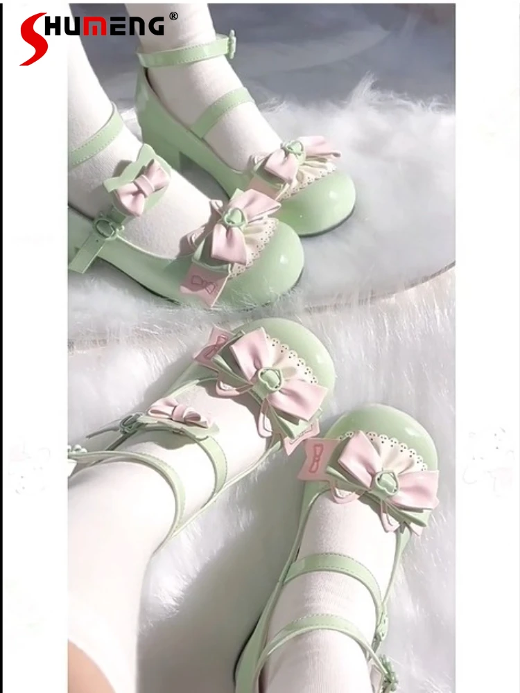 

Оригинальные туфли Мэри Джейн в японском стиле Kawaii, милые универсальные туфли Лолиты с круглой головкой и пряжкой в форме сердца и бантом, женские туфли на каблуке 3,5 см