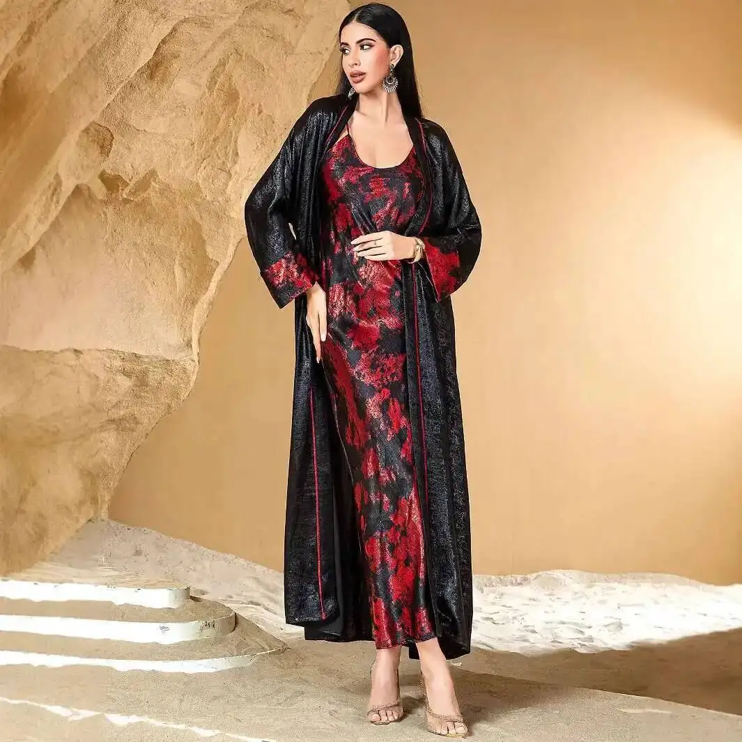 

Комплект из двух предметов: платье-рубашка Ba5170 с красно-черным принтом и черным текстурированным платьем-абайей. Роскошный и элегантный исламский наряд для Рамадана, Дубай.