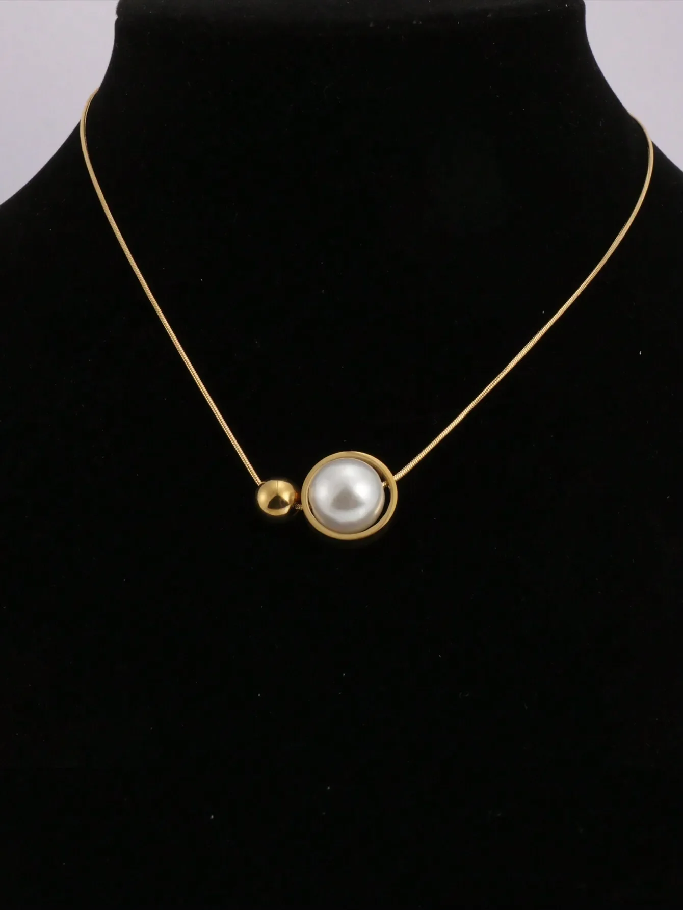 

1pc European And American Style Stainless Steel Necklace With Shiny Faux Pearl Pendant, Suitable For Women's Daily Wear