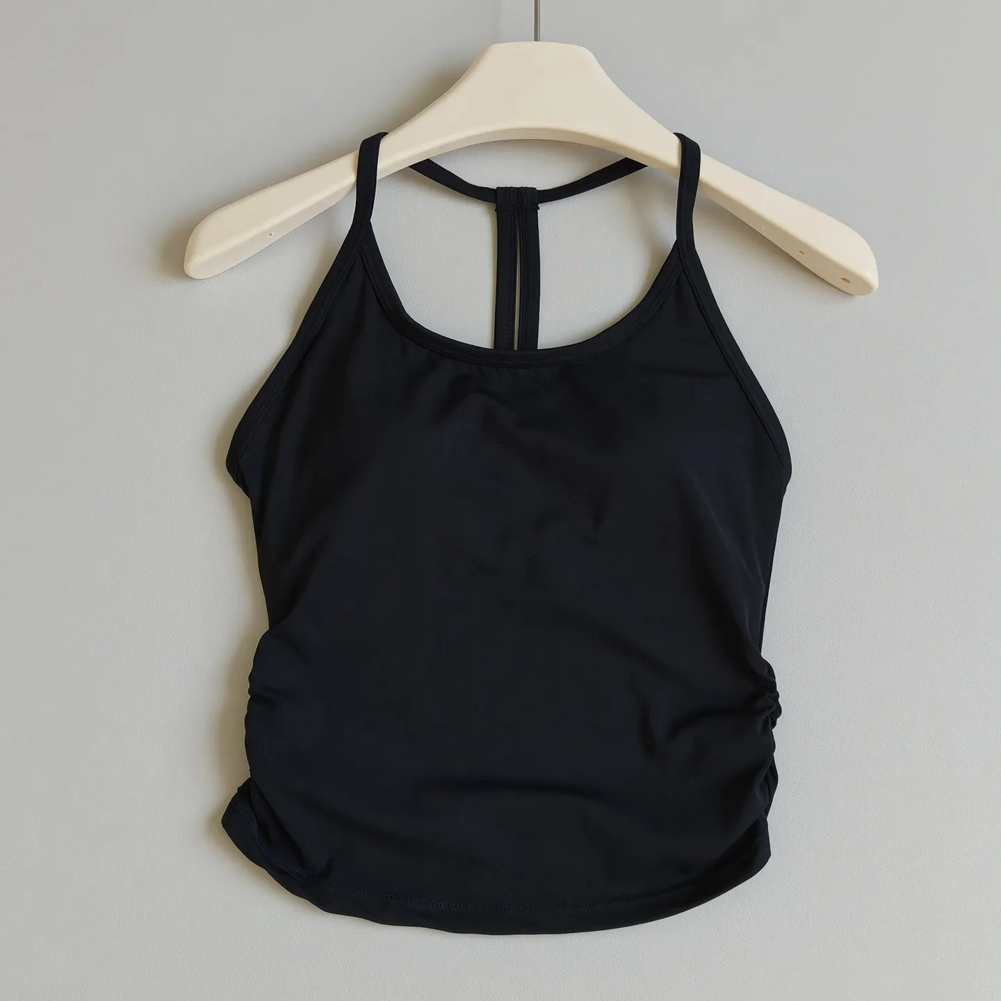 Yoga-Top mit Brustpolster für Damen, Neckholder-Fitness-Unterwäsche, Sport-BHs, atmungsaktives, schnelltrocknendes Sport-Top für Outdoor-Aktivitäten. – Detail 8