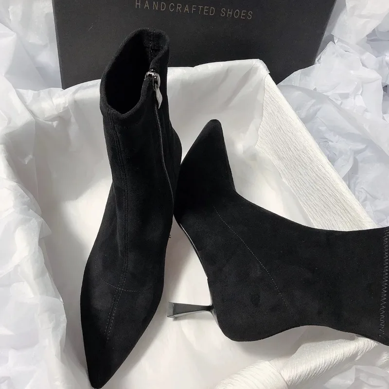 2025 أشار تو المرأة جورب أحذية بوت قصيرة موضة السوستة الجانبية سليم الكاحل الجوارب رقيقة عالية الكعب الخريف الشتاء