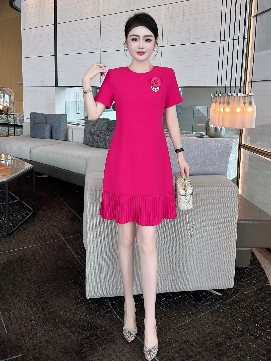 

Fashionable Heavy Embellished Skirt Dress with Pin Summer New Arrival Slimming A-Line Short Sleeve round Neck Commute Style