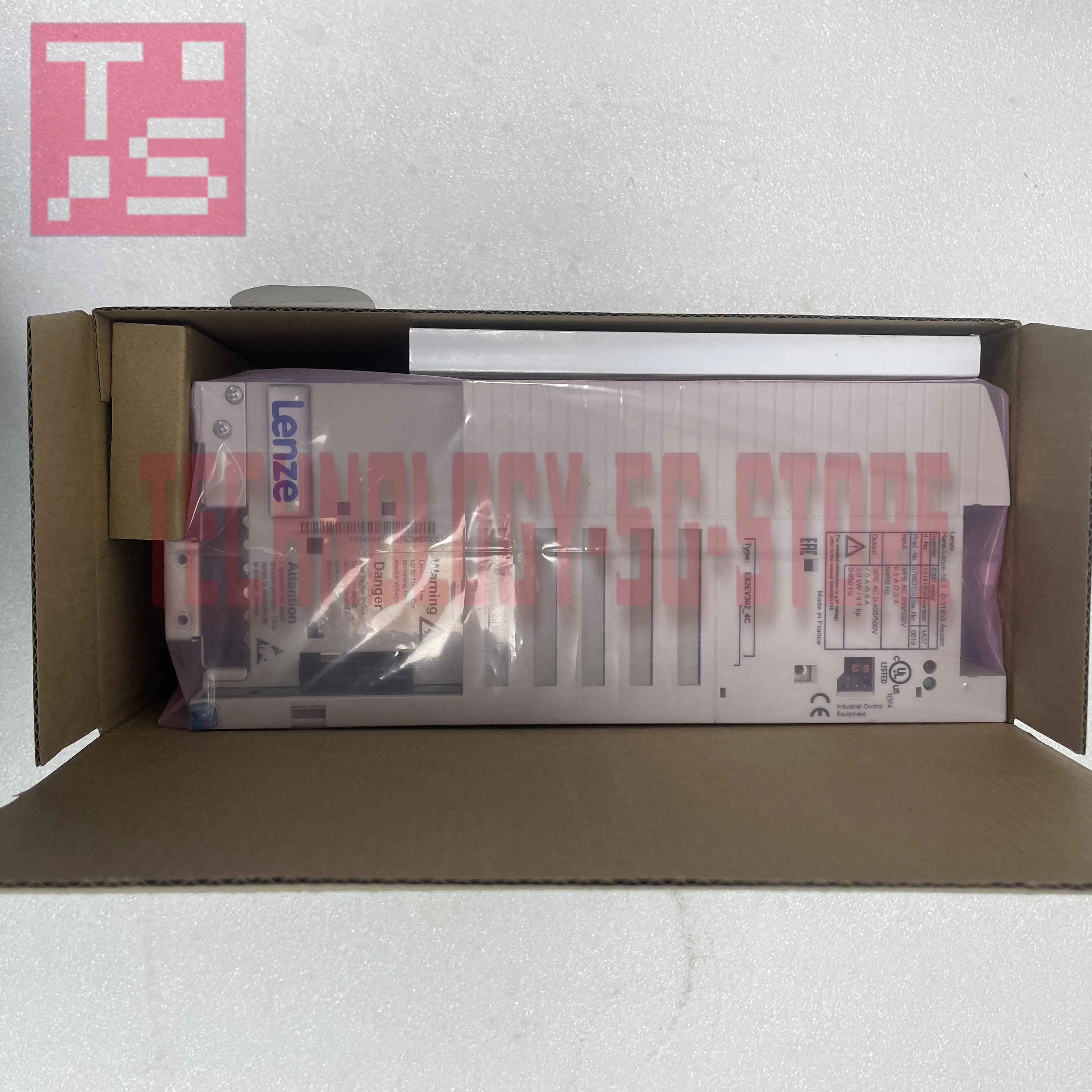 

Новый оригинальный сервопривод E82EV302K4C E82EV302K4C200