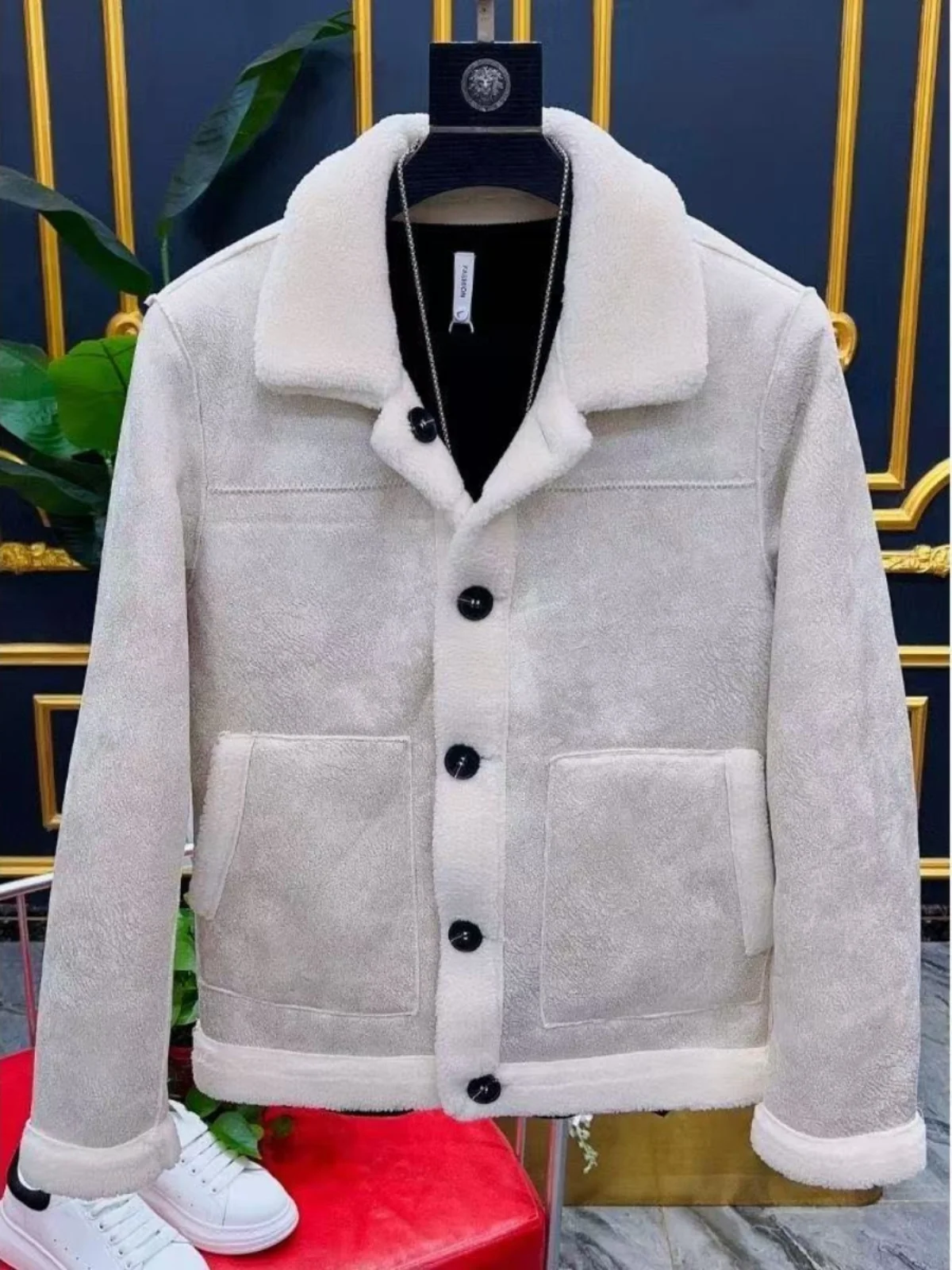 

Новая зимняя мужская куртка 2024 года с воротником из овечьего меха, комфортная, в корейском стиле, модная, удлиненная, приталенная, для бизнеса...