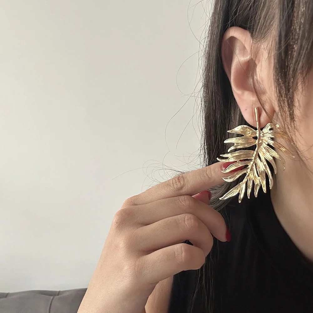 

Trending Alloy Leaves Earrings for Women Simple Design Gold Color Earrings Fashion Party Jewelry