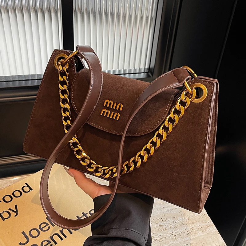 

2025 Underarm bag female large-capacity designer new autumn and winter frosted retro one-shoulder messenger bag small square bag