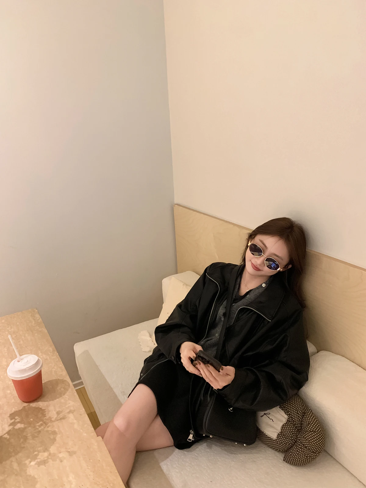 세련된 신상 PU 가죽 재킷 칼라 코트 숏 기장 지퍼 여밈 긴소매 여성 겨울 코트 스타일리쉬