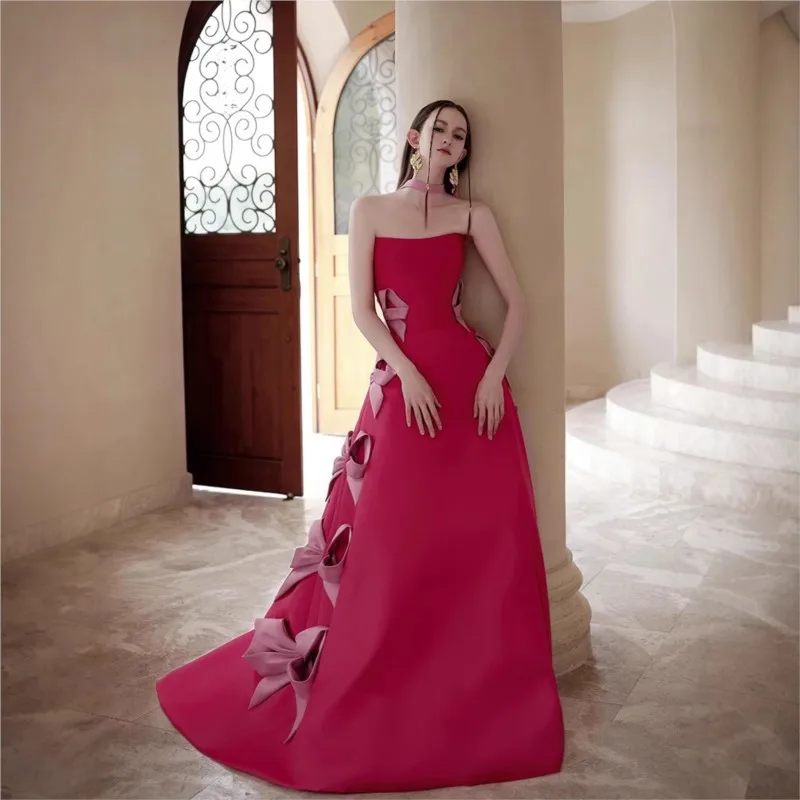 

Elegant toasting dress for satin ball performance