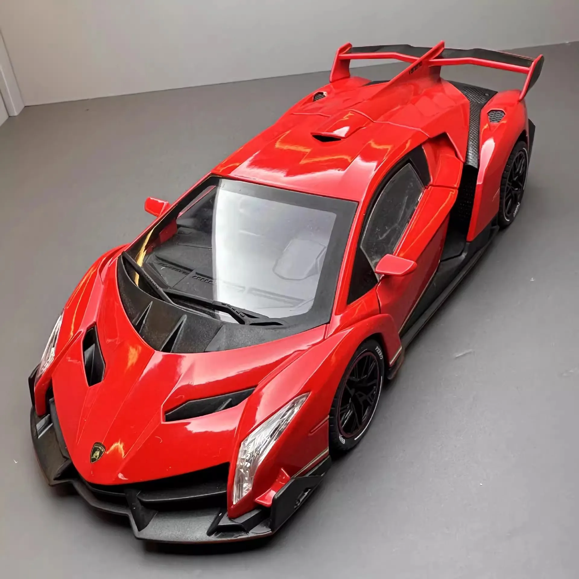 

1:24 Veneno Sports car Alloy Car Diecast Metal Model Sound Light Desktop Collection Decorative Gifts Boys Display Ornament