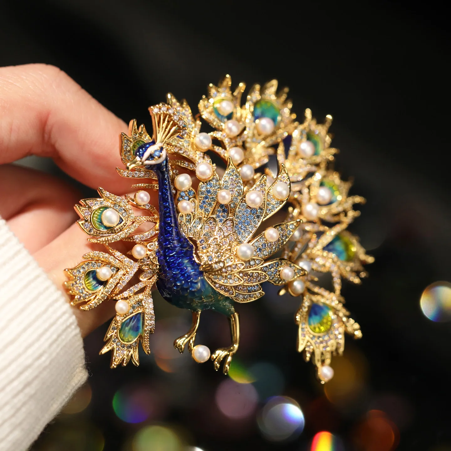 European and American jewelry, heavy industry enamel freshwater pearl peacock brooch gift