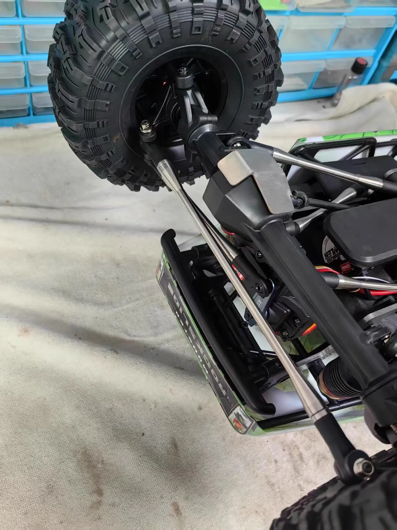 YK 4061 Armadura de chasis de vehículo de escalada Placa protectora Armadura inferior resistente a los arañazos de acero inoxidable