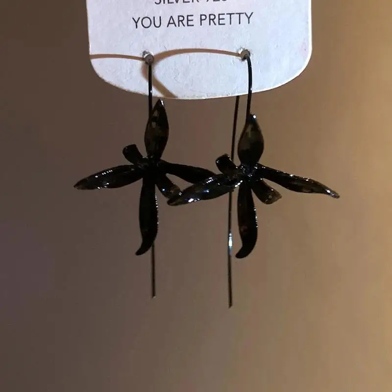 Minimalist Black Metal Flower Threader Earrings Women Abstract Lily Shape