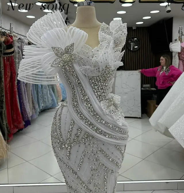 オフホワイト ロング マーメイド ウェディング イブニング ドレス 3D デザインの詳細 カスタマイズされたクリスタル ビーズ フォーマル プロム ディナー パーティー ドレス