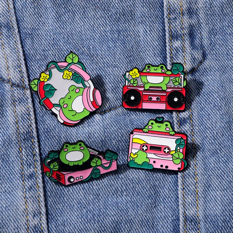 

Cute Music Frog Enamel Brooch Vintage Pink Tape CD Record Earphones Green Leaf Flower Frog Animal Badge Punk Pins Jewelry Gift