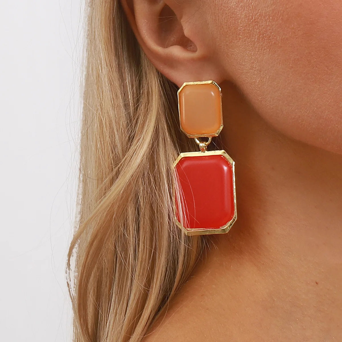 

Модные и стильные цветные квадратные серьги из смолы, элегантные ретро-серьги с геометрическими подвесками из сплава.
