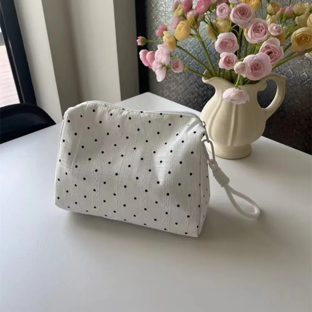 

Portable Quilting Black Dot Makeup Bag Sweet Style Large Capacity Toiletry Bag Zipper Storage Pouch Cosmetic Organizer Pouch