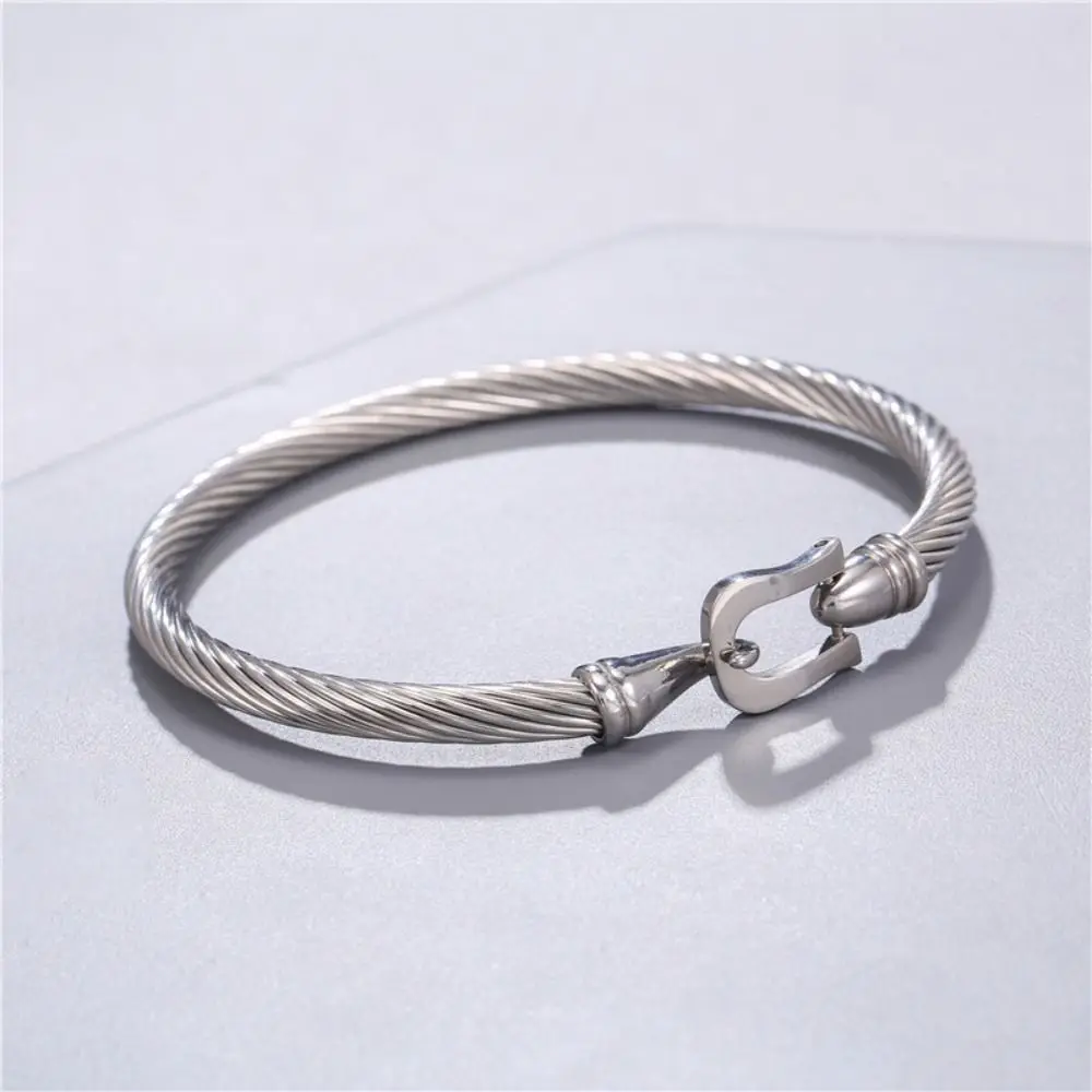 Bracciale a ferro di cavallo in acciaio inossidabile intrecciato nodo cavo coppia bracciali catena metallica nodo a ferro di cavallo braccialetti con nodo a ferro di cavallo da uomo