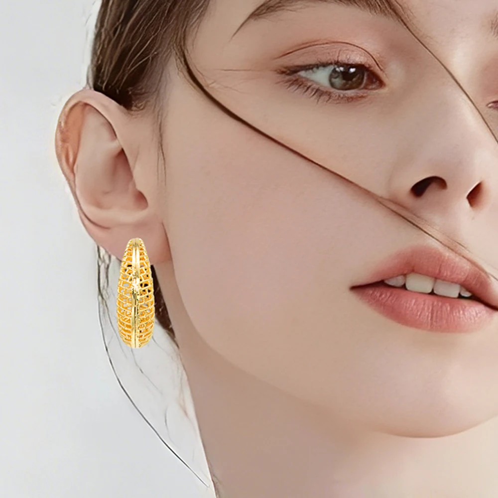 YTJX Hohles Netzgitter-Design Damen-Ohrring Klassischer 18K Vergoldeter C-förmiger Piercing-Ohrring Dubai Mode Täglicher Schmuck Geschenk – Detail 2
