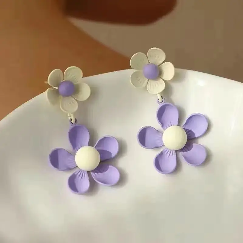 

RetroGem Jewelry Purple Petal White Floral Drops Earrings for Women Korean Fashion INS Vintage Pink Green Daisy Dangle Earrings