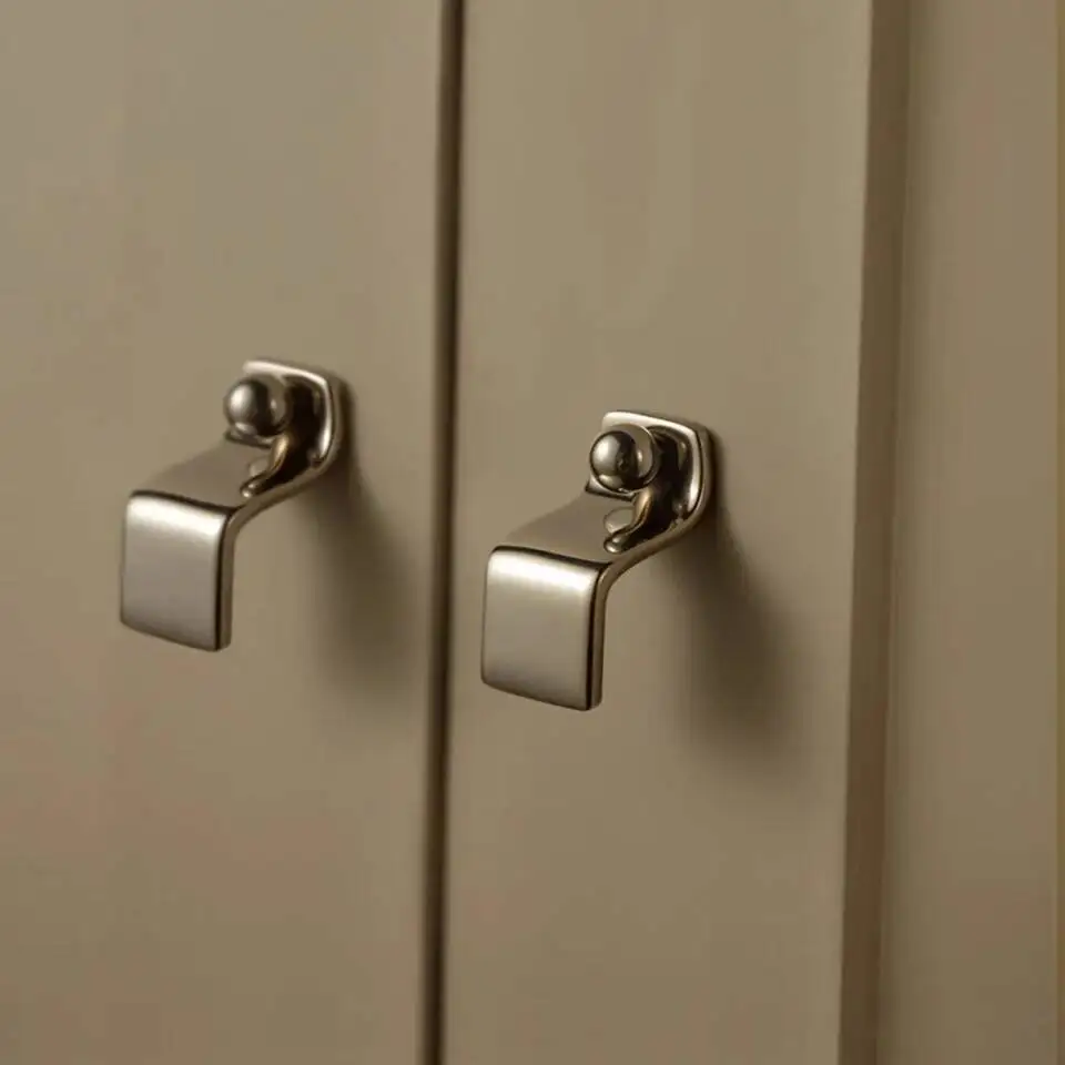 Goo-Ki الأثاث النحاسي الصلب الأوروبي Handlestitanium Sier Bar يسحب تصميم فريد من نوعه مقابض أدراج مع مقبض مضمد الكرة المستديرة #1