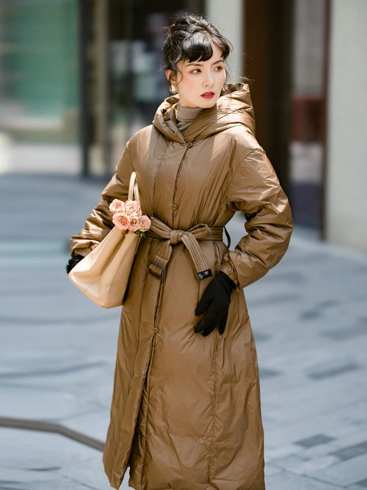 Luxury Winter Hooded long down Jackets for Women Fluffy Vintage Brown Outwear puffer coat Wtih sashes Parkas Black 2023 3O198