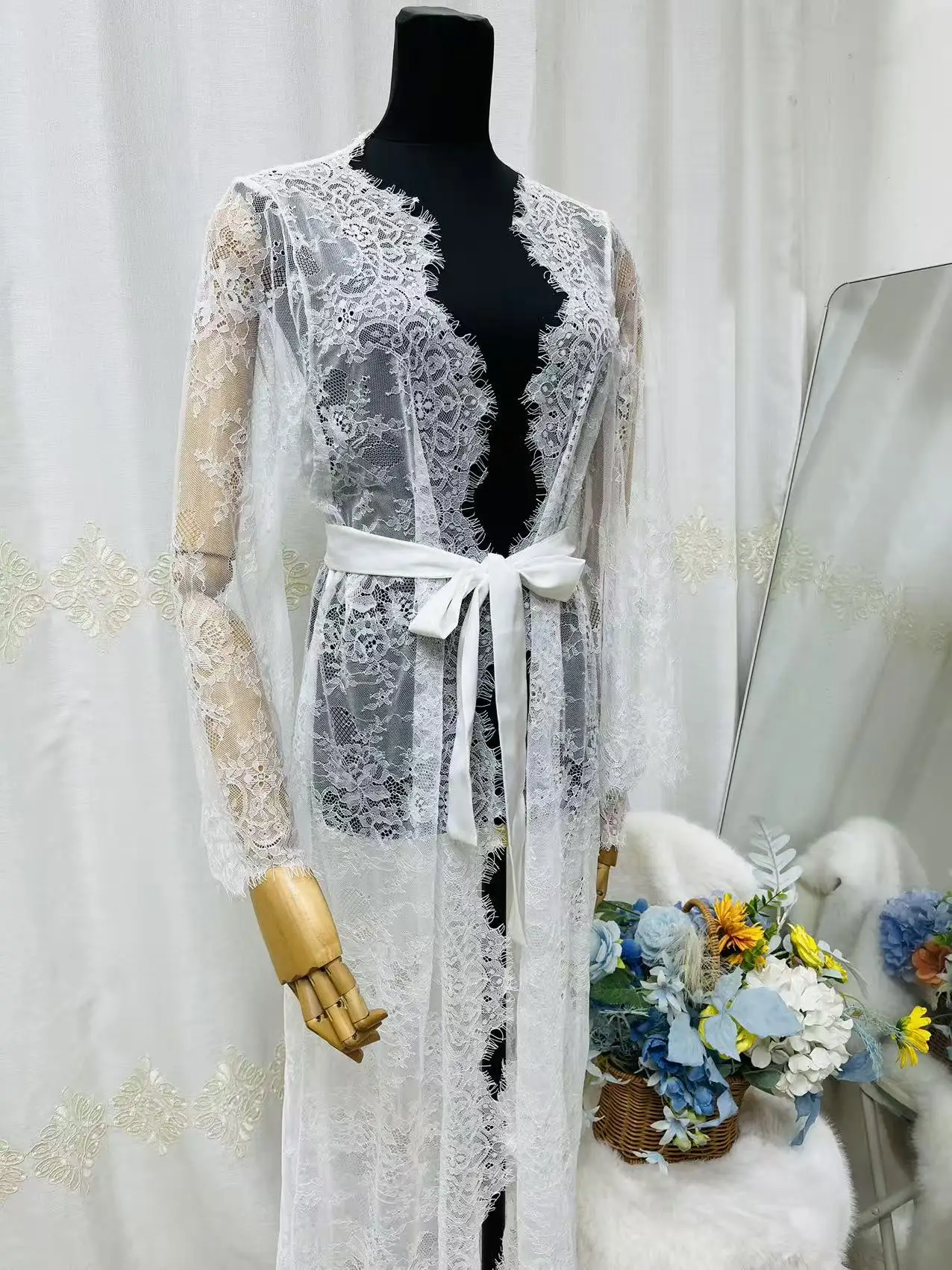 

Elegant Full-Length Lace Embroidered Robe for Women Bridal Morning Boudoir Lingerie Lounge Kimono Female White Nightwear Pajamas