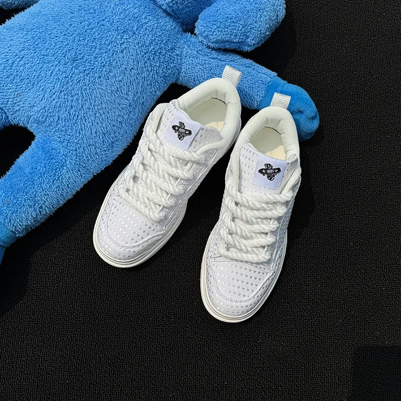 White Heart-Shaped Sneakers, Korean-Style Trendy Loafers, Large Size Men's Casual Shoes, Breathable Casual Sneakers for Spring and Autumn, High Aesthetic Value view 5