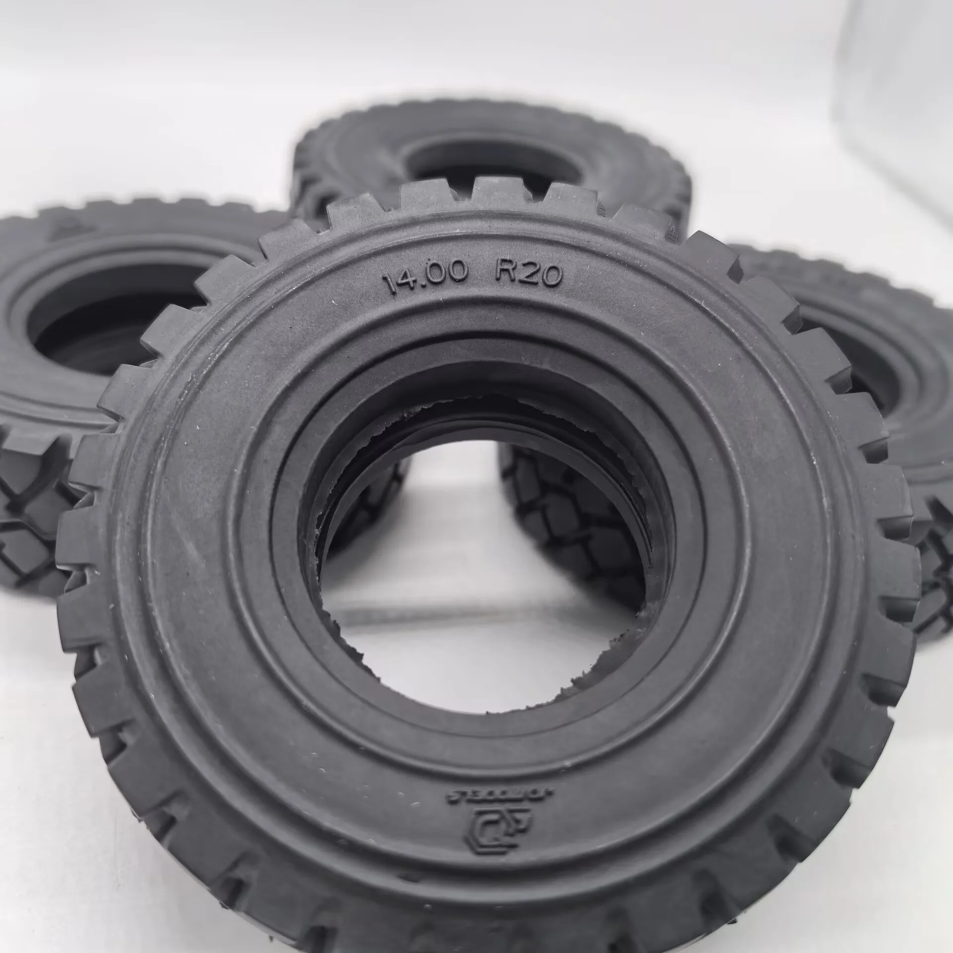 

Резиновые шины RC Upgrade 100 мм для бездорожья DAKAR JDM-81 для радиоуправляемых моделей 1/14 Tamiya RC SCANIA VOLVOO BENZ MAN и 1/10 Crawler Truck, запчасти для игрушек