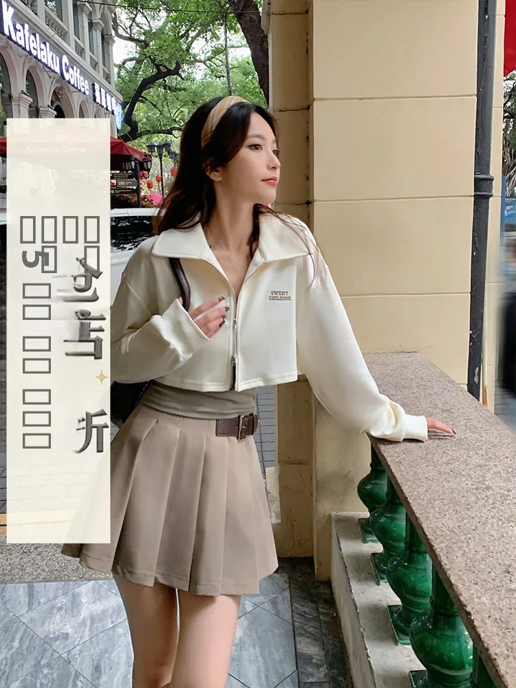 

Casual Short Sleeveless Fleece Lined Zipper Hooded Sweatshirt And Vest Set for Women in Their 30s Fashionable Chinese Brand Y...