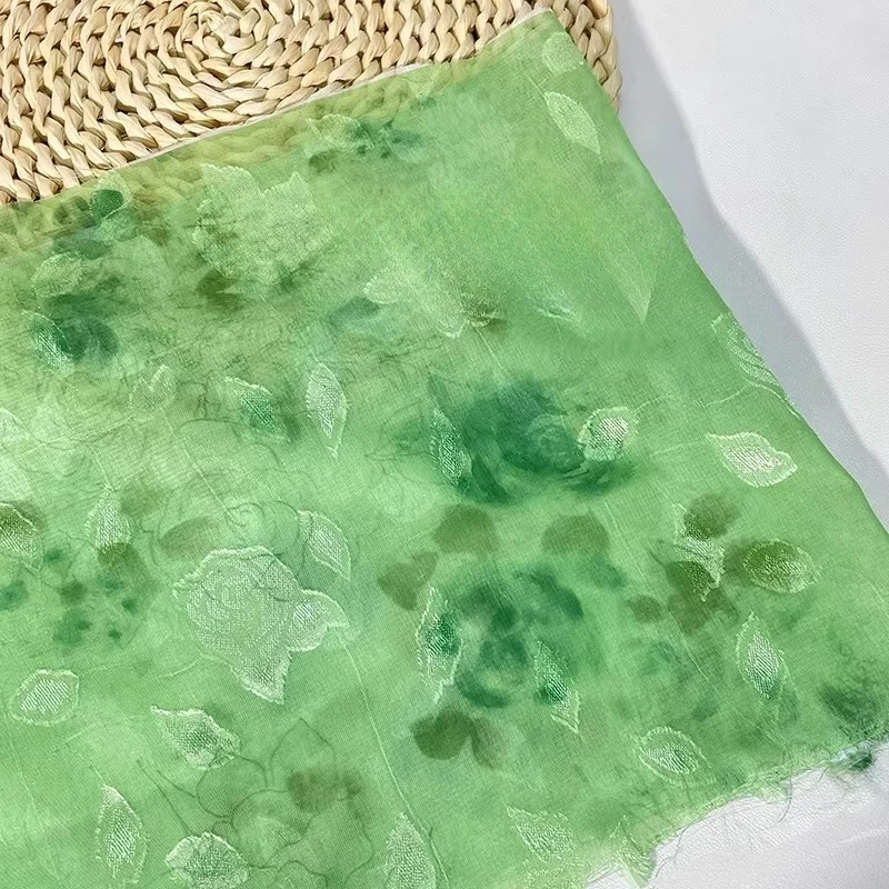 Tela Cheongsam hecha a mano para mujer, vestido Qipao de gasa con estampado Jacquard de rosa verde cian, bordado Floral, diseñador de moda de primavera