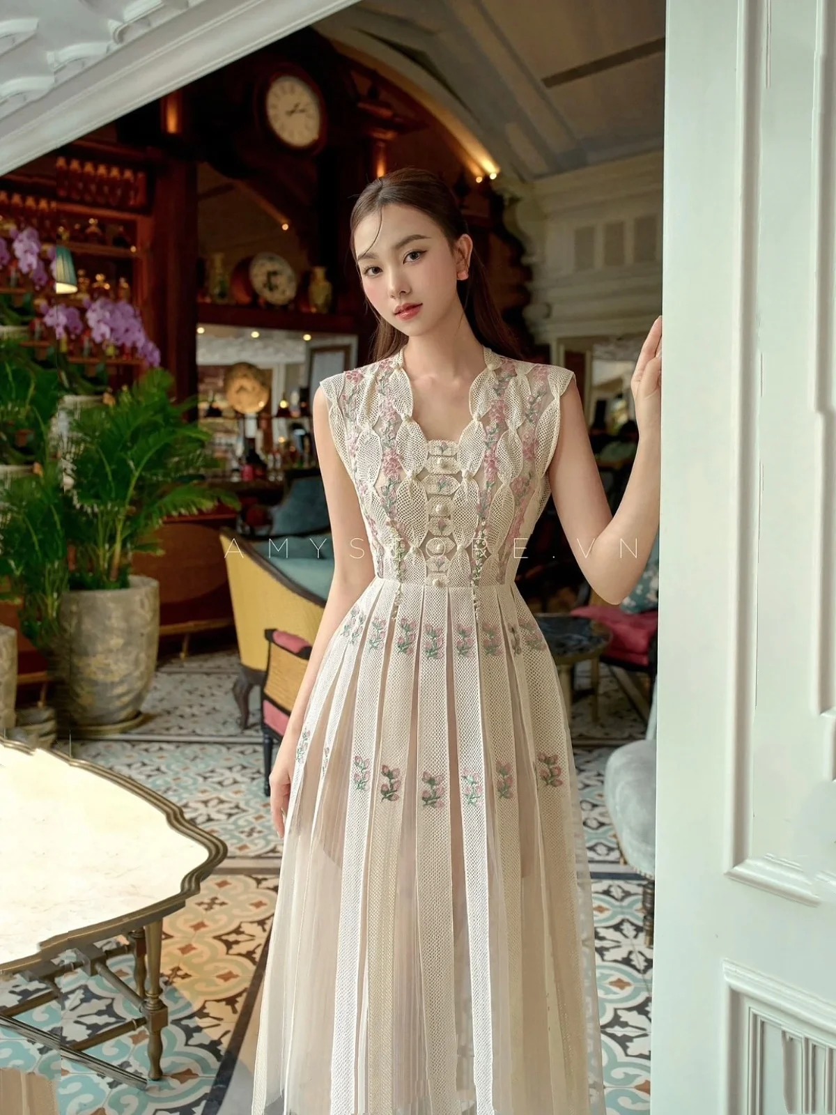 High-End Elegant Mesh Stitching Dresses for Women 2024 Early Spring New Heavy Industry Crochet Lace Temperament Mid-Length Dress