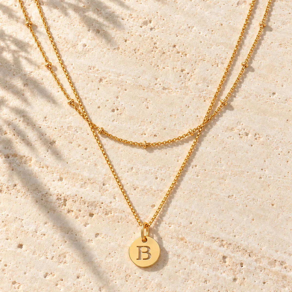 Initial-Charm Doppelschichtige Vergoldete Buchstabenkette für Damen und Herren mit Scheibenbox-Kette und Perlendetails, Modisches Accessoire – Detail 6