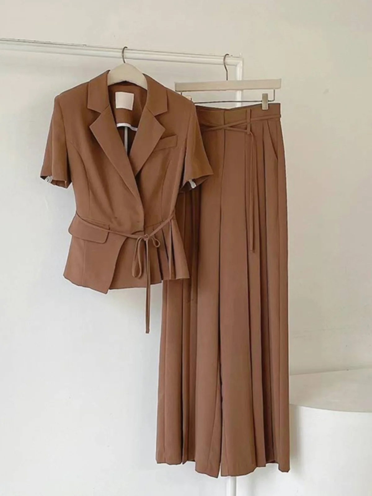 

SuperAen 2024 Summer New Korean style Loose Fashion Short Sleeved Suit Jacket Wide Leg Pants Two-piece Set