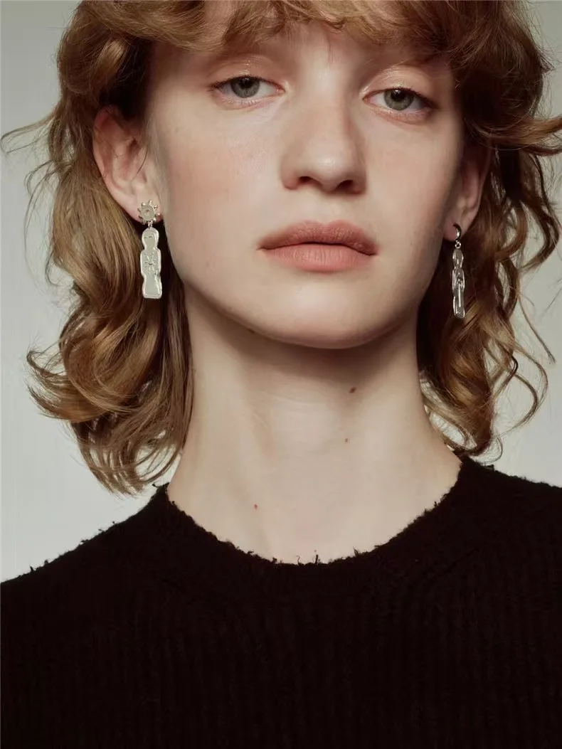

Light luxury, high-end, niche, irregular long earrings for women