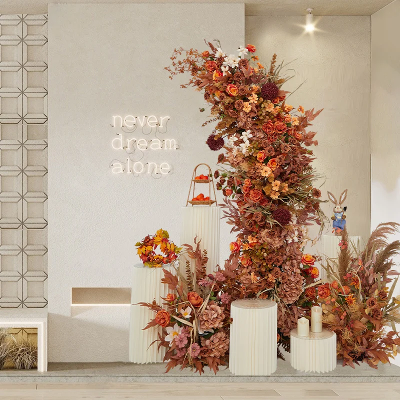 

High-end light luxury simulated flower shopping mall window, high-end sense of beauty and decoration, ornament atmosphere