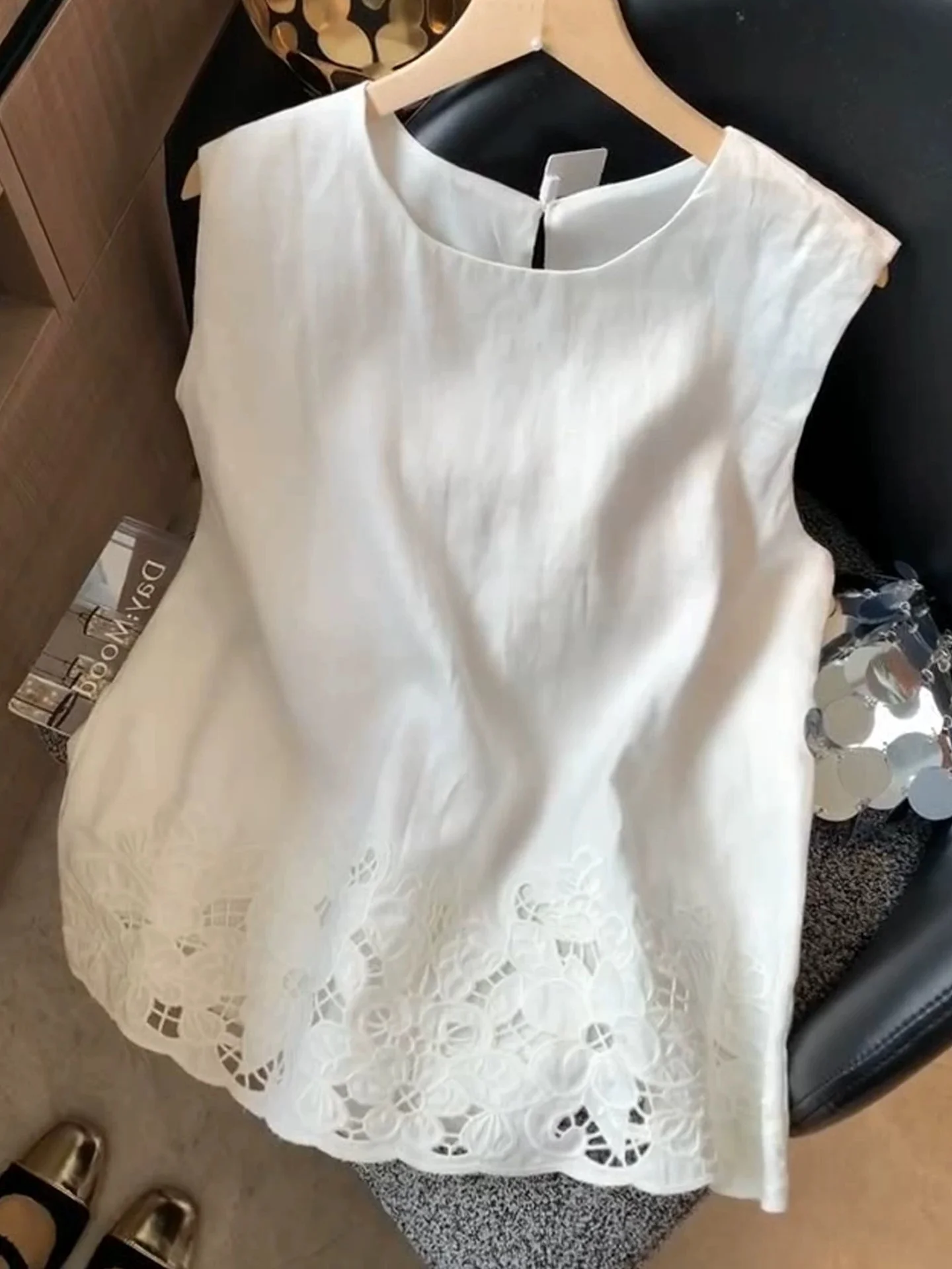 

New Chinese Sle Embroidered Hollow out round Ne Linen Vest Women's Summer Loose Fit Svel Top Versatile Casual Wear