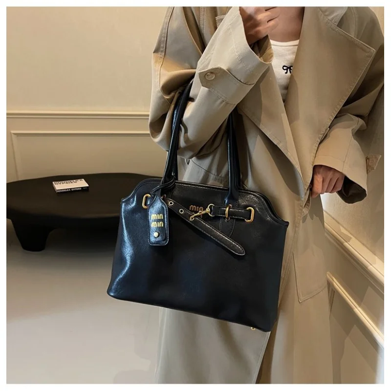 

Women's Tote Bag Made Of Premium Leather Boasting Casual Paris Commuter Vintage Look