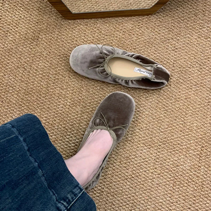 Modische, weiche Ballettschuhe aus Seide für Damen, neu im Frühjahr, lässige Slip-On-Schuhe mit Schleifenknoten für Damen. – Detail 8