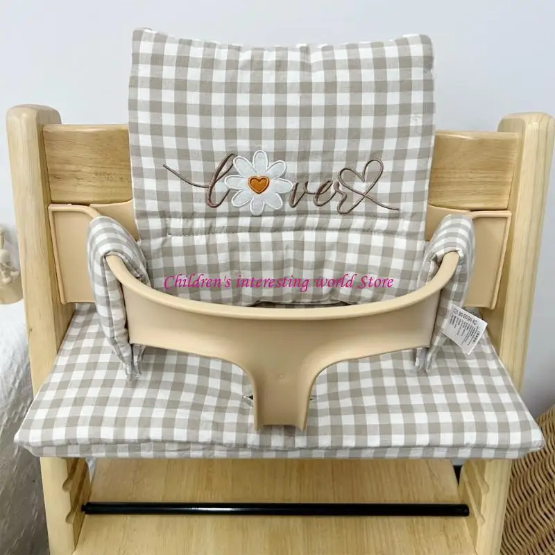 2024 Comfortabele baby Hoofdstoel Kushion Dikke padvoering voor zuigelingen Peuters eetstoelen zacht en ademend 425F