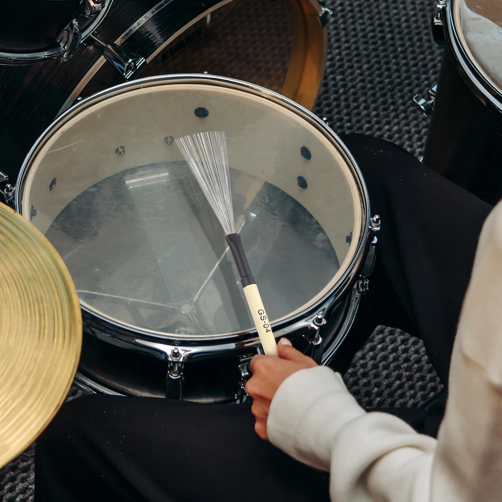 2 ชิ้นแปรงกลองลวดเหล็กสีพร้อมที่จับไม้สําหรับกลองแจ๊ส Professional Percussion อุปกรณ์เสริม Strong Stable Design