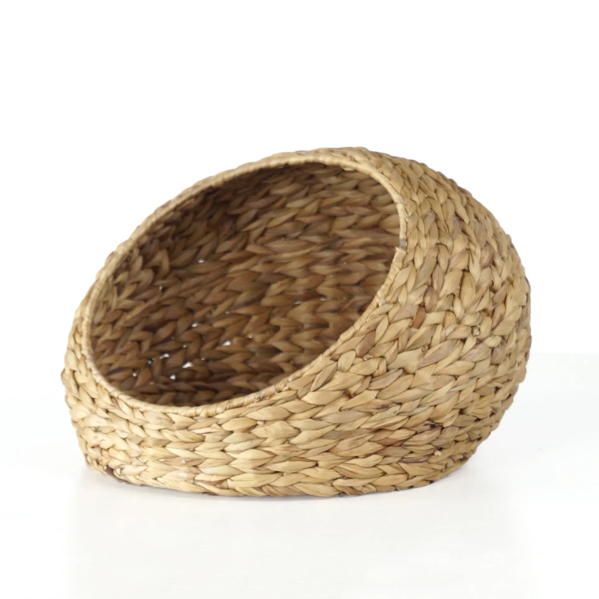 

Popular water hyacinth semi-enclosed pet rattan cat kennel dog kennel wear-resistant washable straw cat wholesale