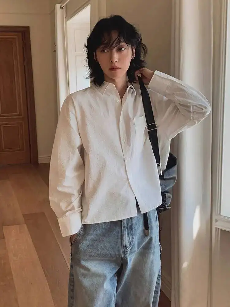 

2025 простые мужские рубашки с лацканами, однотонные универсальные свободные однобортные мужские топы в корейском стиле с длинными рукавами и карманами